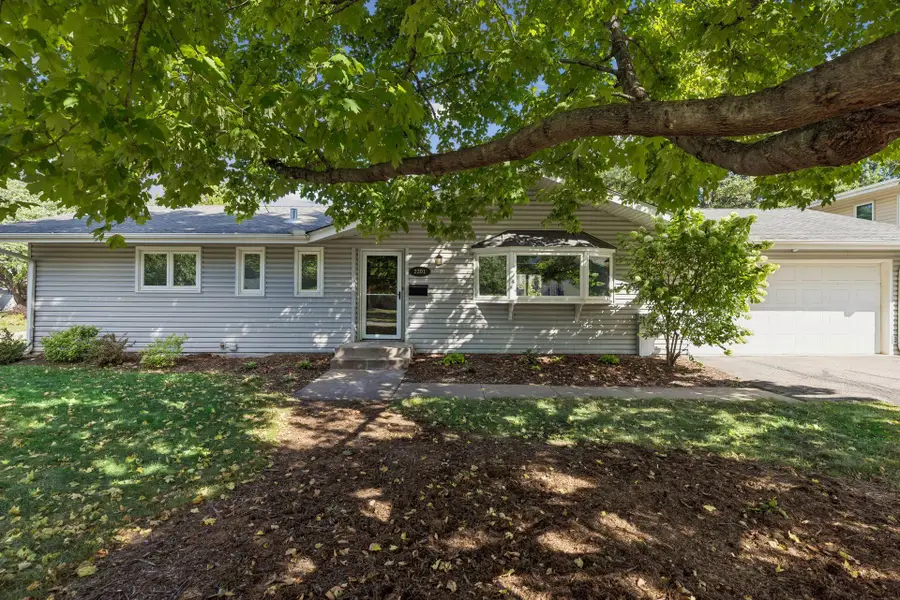 2301 Flag Avenue S, Saint Louis Park, MN 55426 - #2