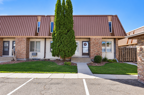 321 12 1/2 Avenue E, West Fargo, ND 58078