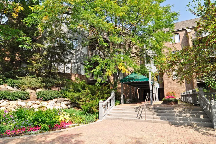 12700 Sherwood Place #102, Minnetonka, MN 55305 - #2
