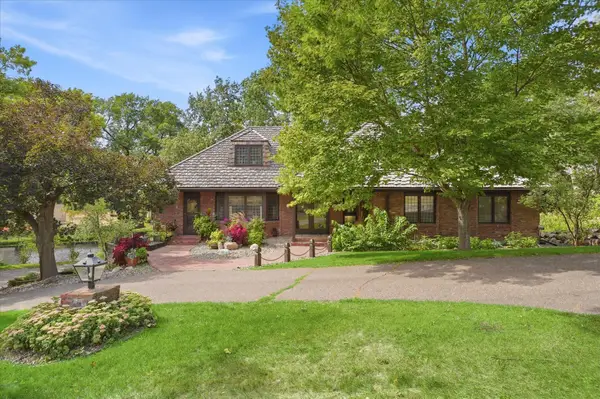 101 Ardmore Drive, Golden Valley, MN 55422