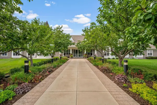 100 Clydesdale Trail #227, Medina, MN 55340
