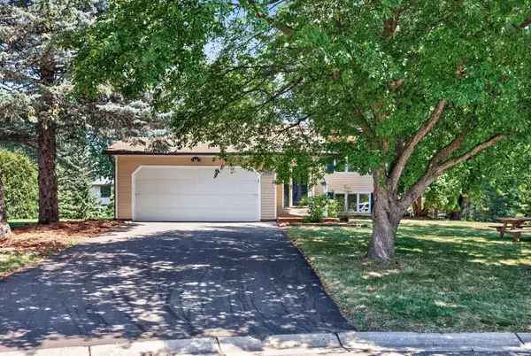 17550 Illinois Court, Lakeville, MN 55044