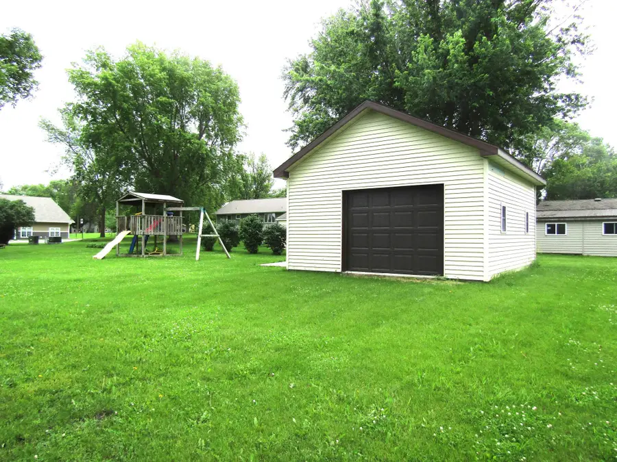 1333 Walnut Street, Dawson, MN 56232 - #3