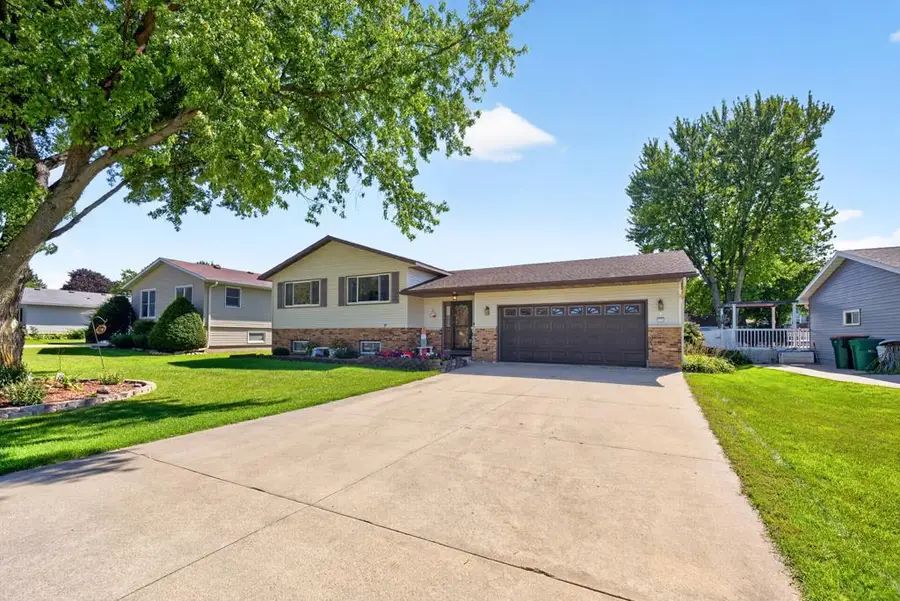 326 5th Street Sw, Eyota, MN 55934 - #2