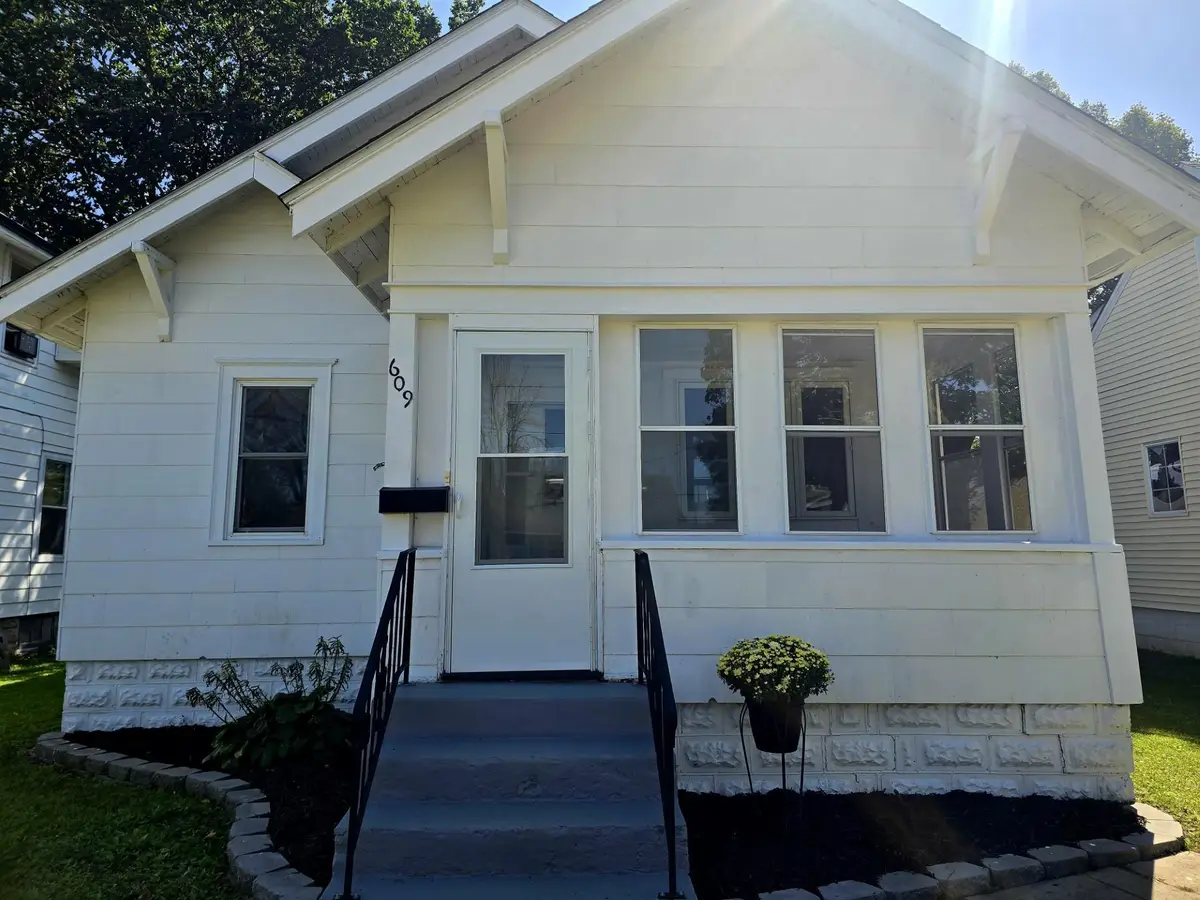 609 9th Avenue Sw, Austin, MN 55912 - #1