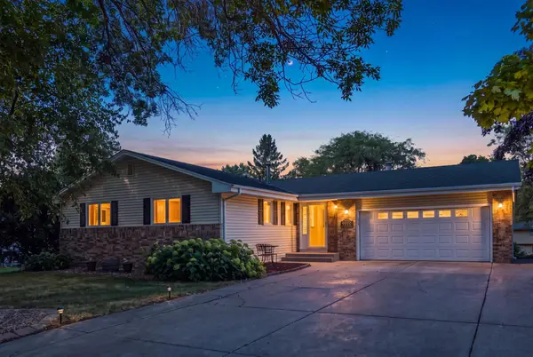9920 36th Place N, Plymouth, MN 55441