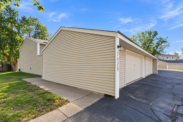 7525 Whitney Drive, Apple Valley, MN 55124