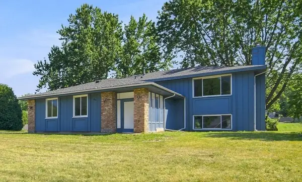 360 Brooks Avenue W, Roseville, MN 55113