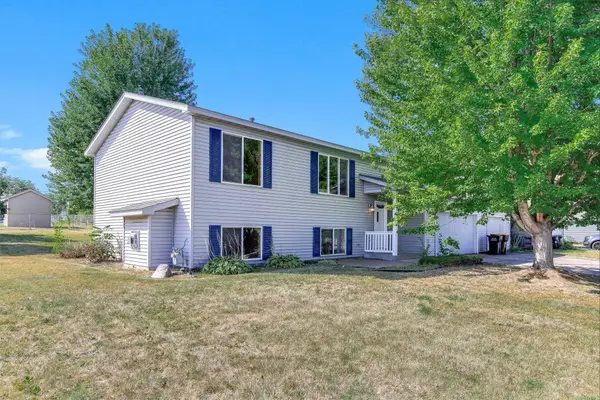332 Orchard Parkway W, Shakopee, MN 55379
