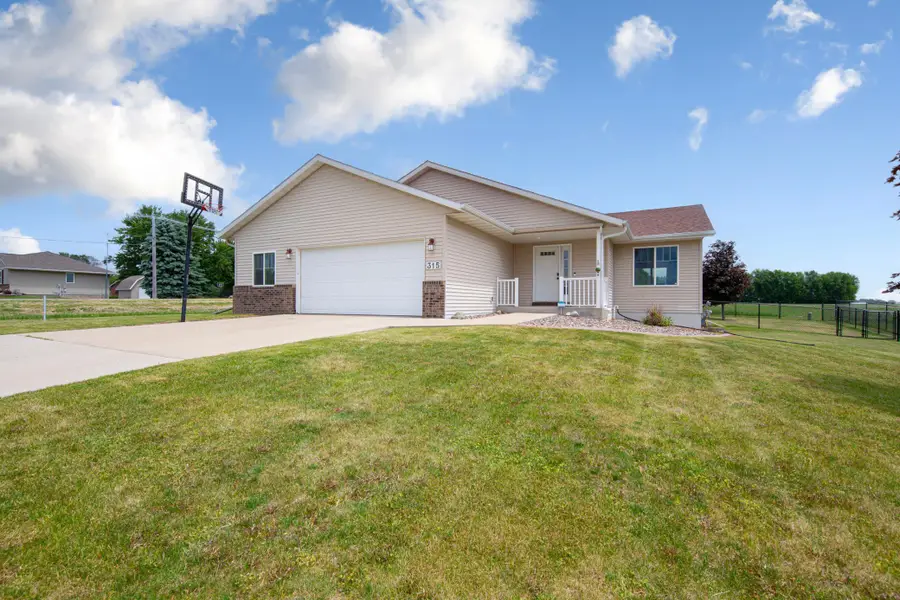 315 Hazeltine Avenue Ne, Owatonna, MN 55060 - #2