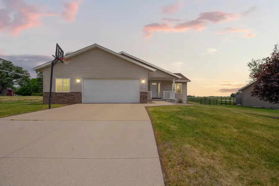 315 Hazeltine Avenue Ne, Owatonna, MN 55060 - #3