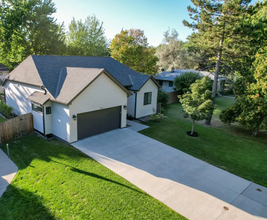 1431 Sumter Avenue N, Golden Valley, MN 55427 - #2