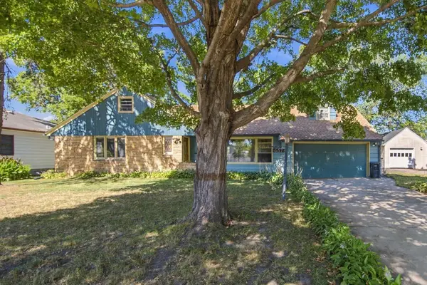 667 Wheelock Parkway W, Saint Paul, MN 55117