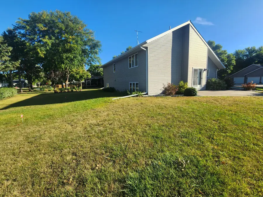 512 Galles Drive, Redwood Falls, MN 56283 - #2
