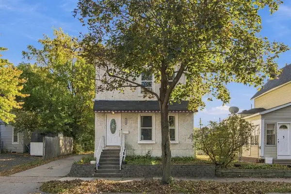 718 19th Avenue Ne, Minneapolis, MN 55418