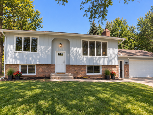 233 104th Avenue Nw, Coon Rapids, MN 55448