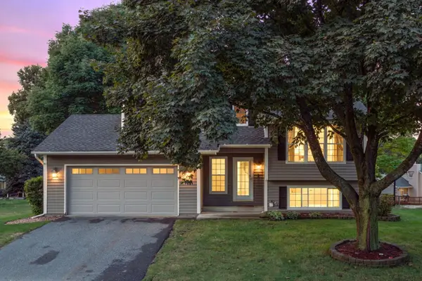 121 Fox Hollow Drive, Chanhassen, MN 55317