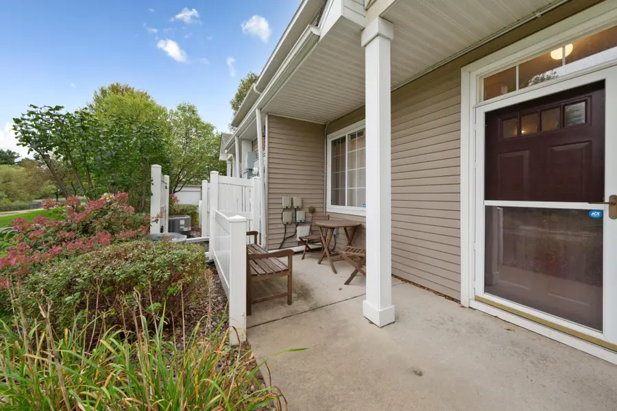 738 Maple Hills Drive #J, Maplewood, MN 55117 - #3