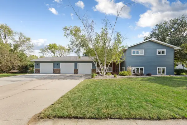 1552 Nottingham Drive, North Mankato, MN 56003