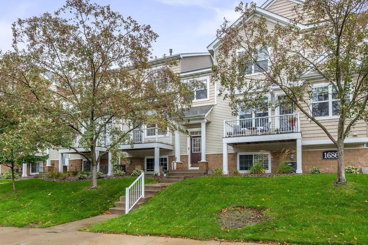 1686 Village Trail E #2, Maplewood, MN 55109 - #1