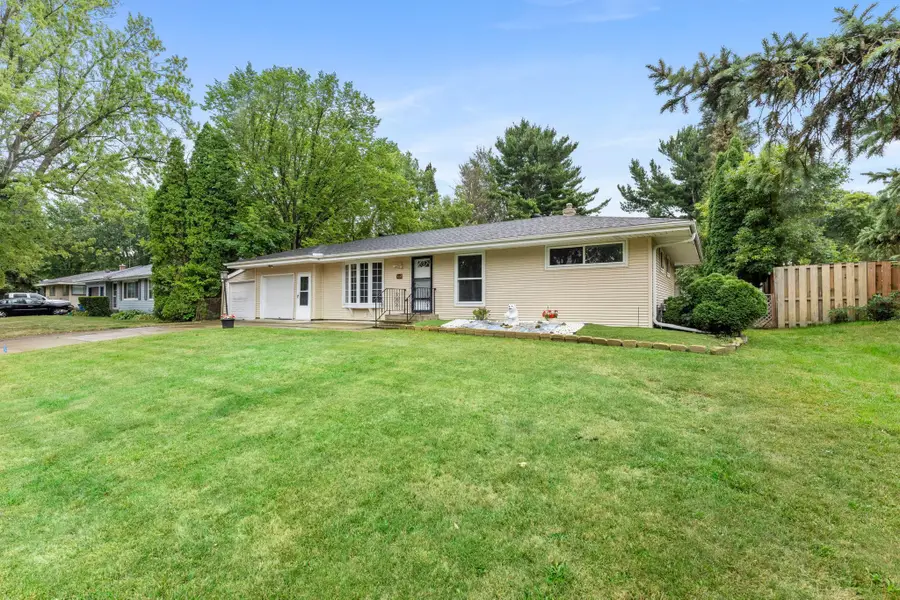 3907 Lakewood Avenue, White Bear Lake, MN 55110 - #2