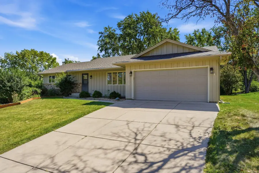 7158 Upper 139th Street W, Apple Valley, MN 55124 - #2