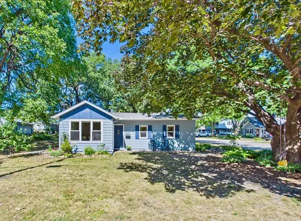 2379 Roselawn Avenue W, Lauderdale, MN 55113