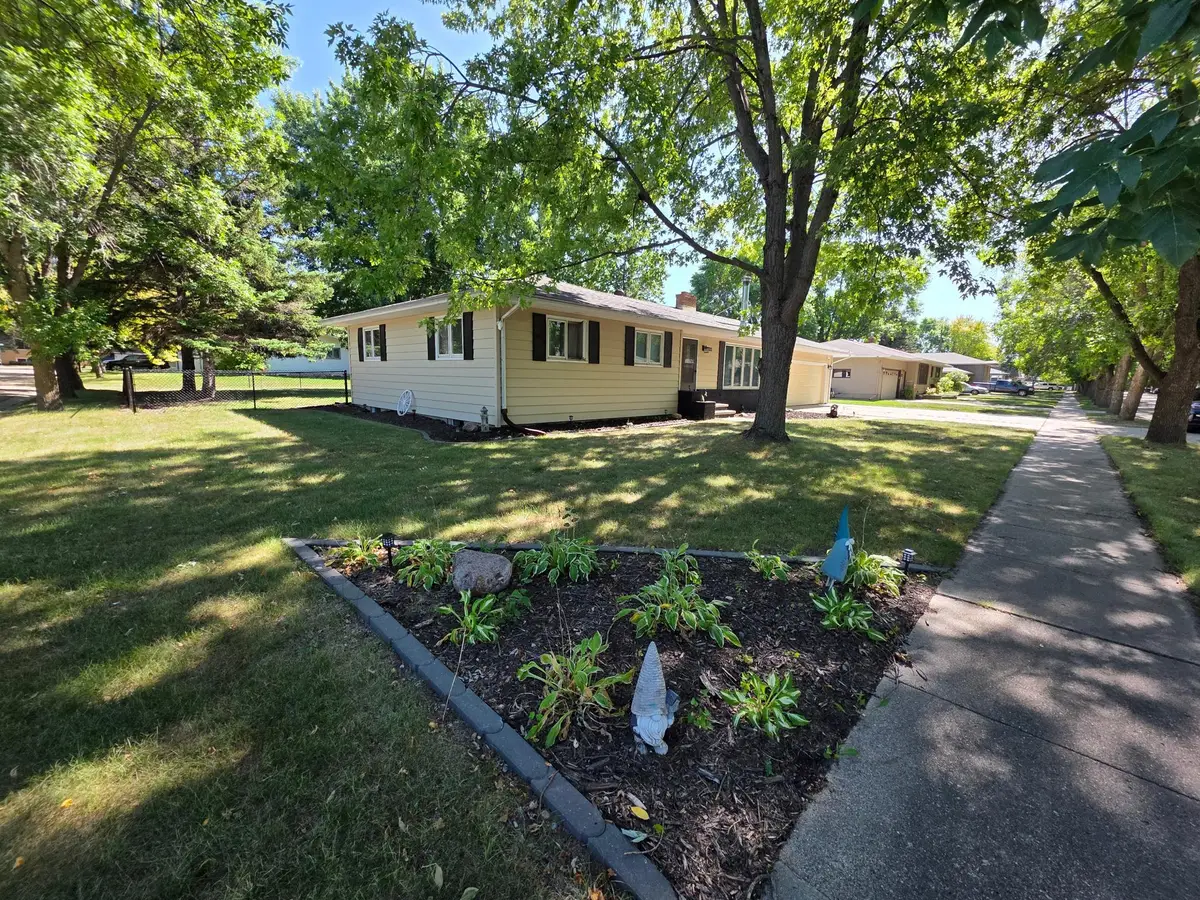 302 10th Street Se, Barnesville, MN 56514 - #1