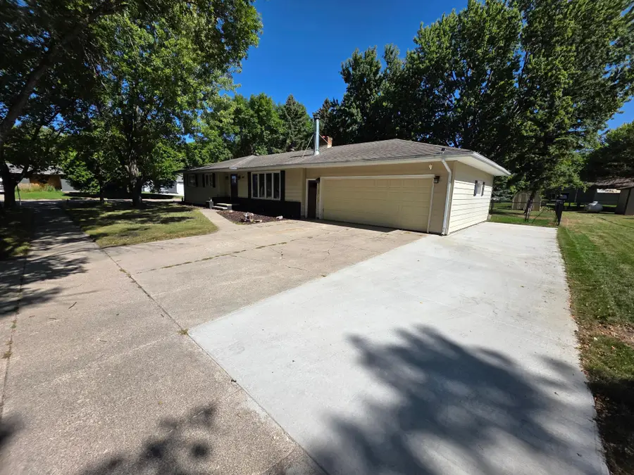 302 10th Street Se, Barnesville, MN 56514 - #2