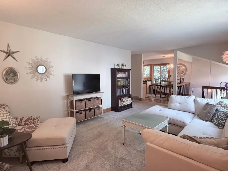 118 Avignon Court, Woodbury, MN 55125 - #3