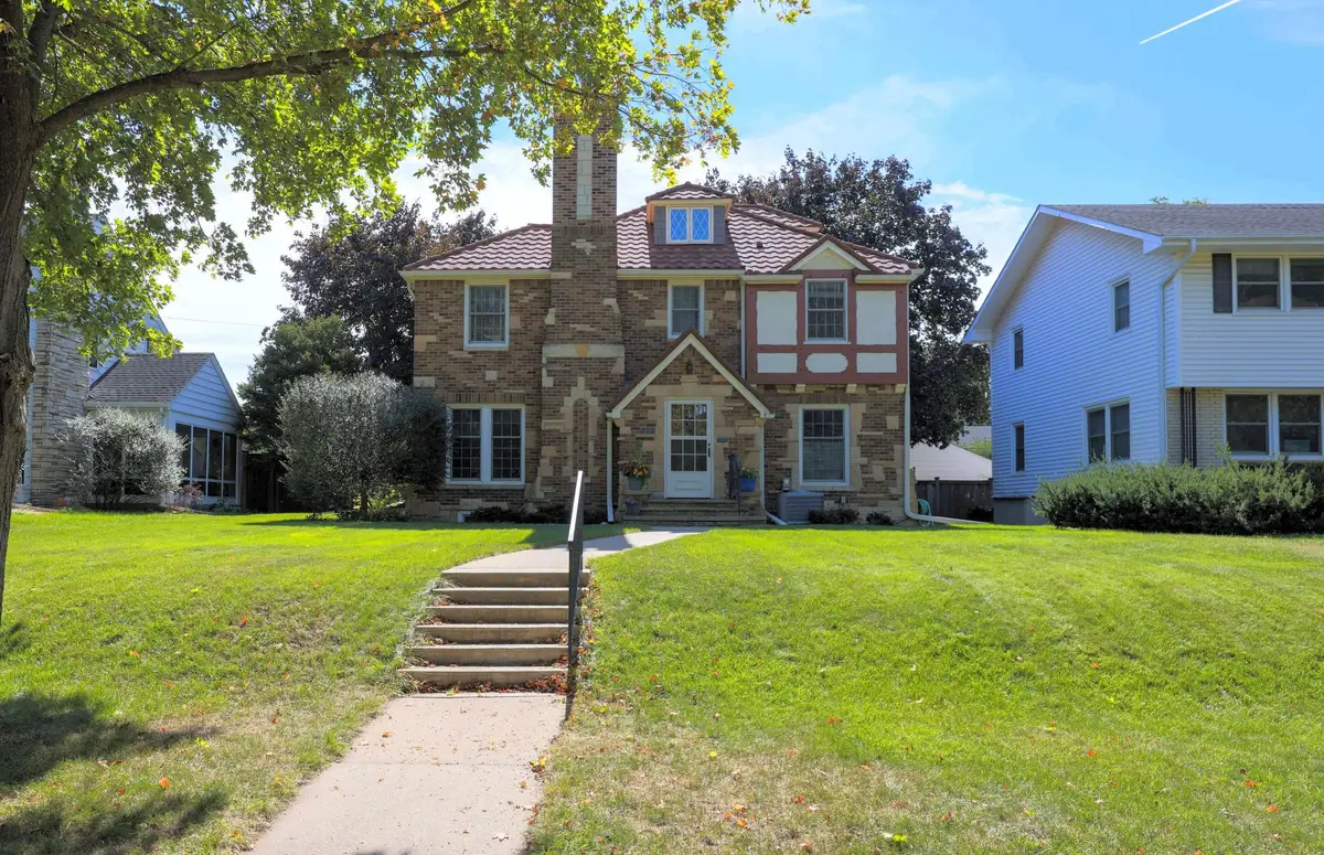1848 Pinehurst Avenue, Saint Paul, MN 55116 - #1