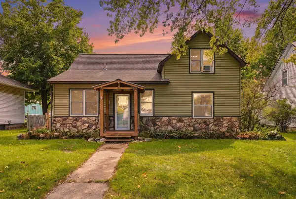 121 W Race Avenue, Elmwood, WI 54740