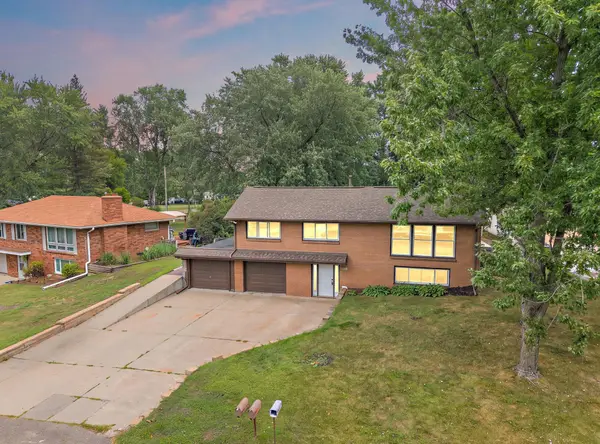 2624 Bittersweet Lane, Maplewood, MN 55109