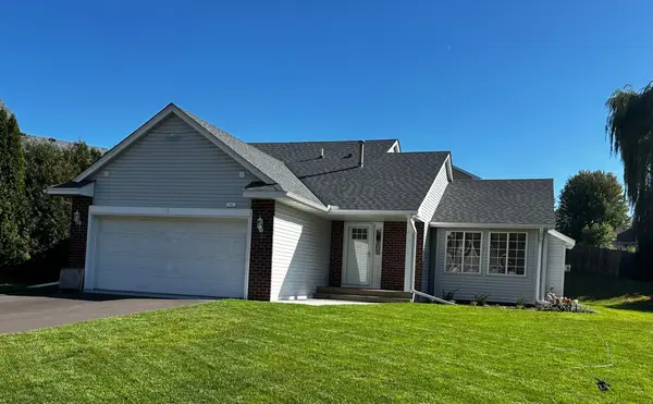 342 Parkview Lane S, Maplewood, MN 55119