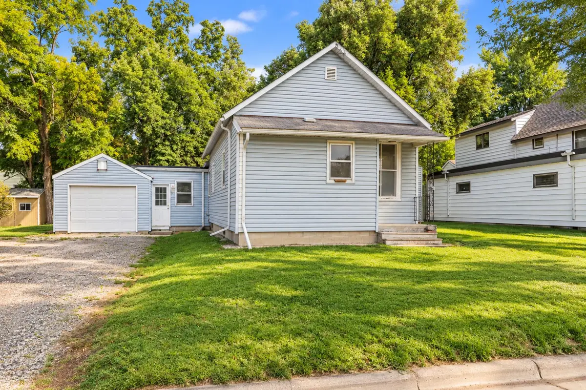 709 8th Avenue Se, Waseca, MN 56093 - #1