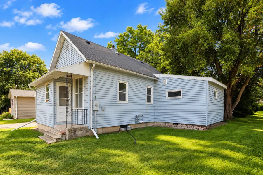 709 8th Avenue Se, Waseca, MN 56093 - #3