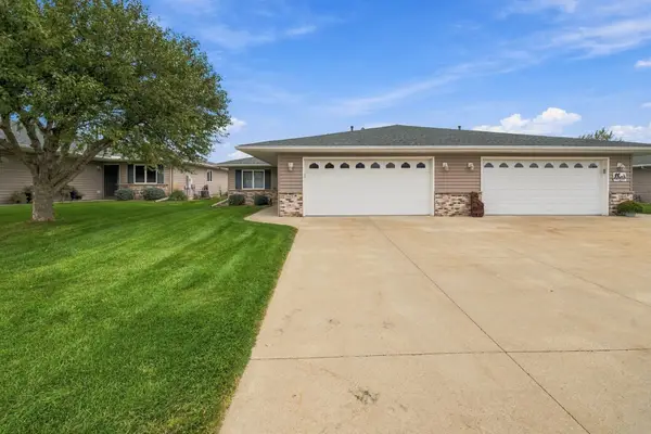 1812 Clubhouse Drive Ne, Stewartville, MN 55976