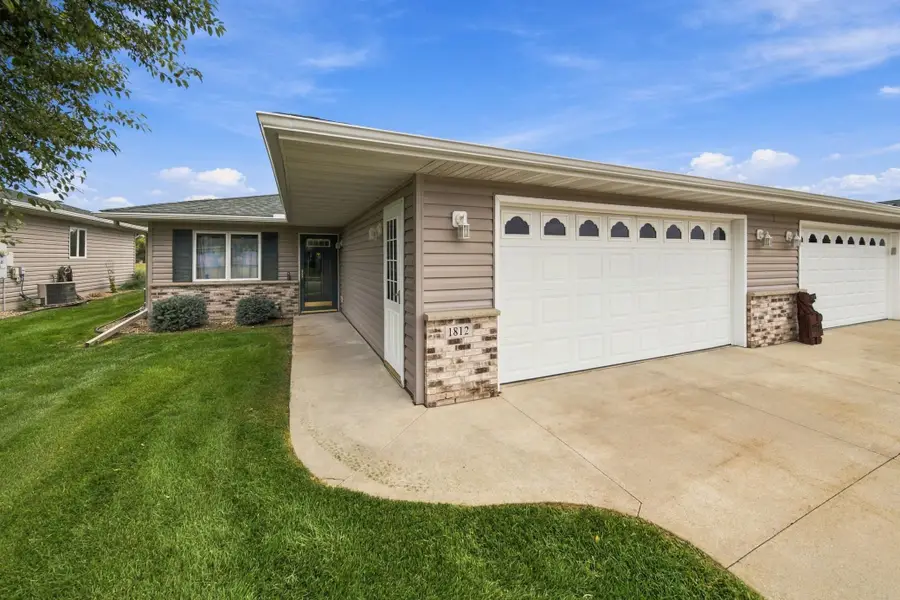 1812 Clubhouse Drive Ne, Stewartville, MN 55976 - #3