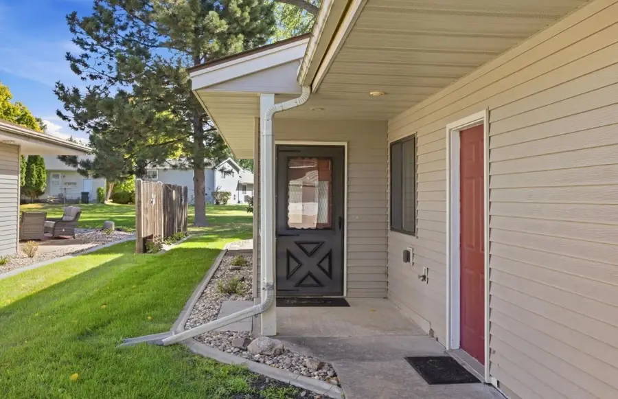 545 Graham Street Sw, Hutchinson, MN 55350 - #3