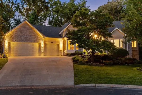 7524 Auto Club Circle, Bloomington, MN 55438