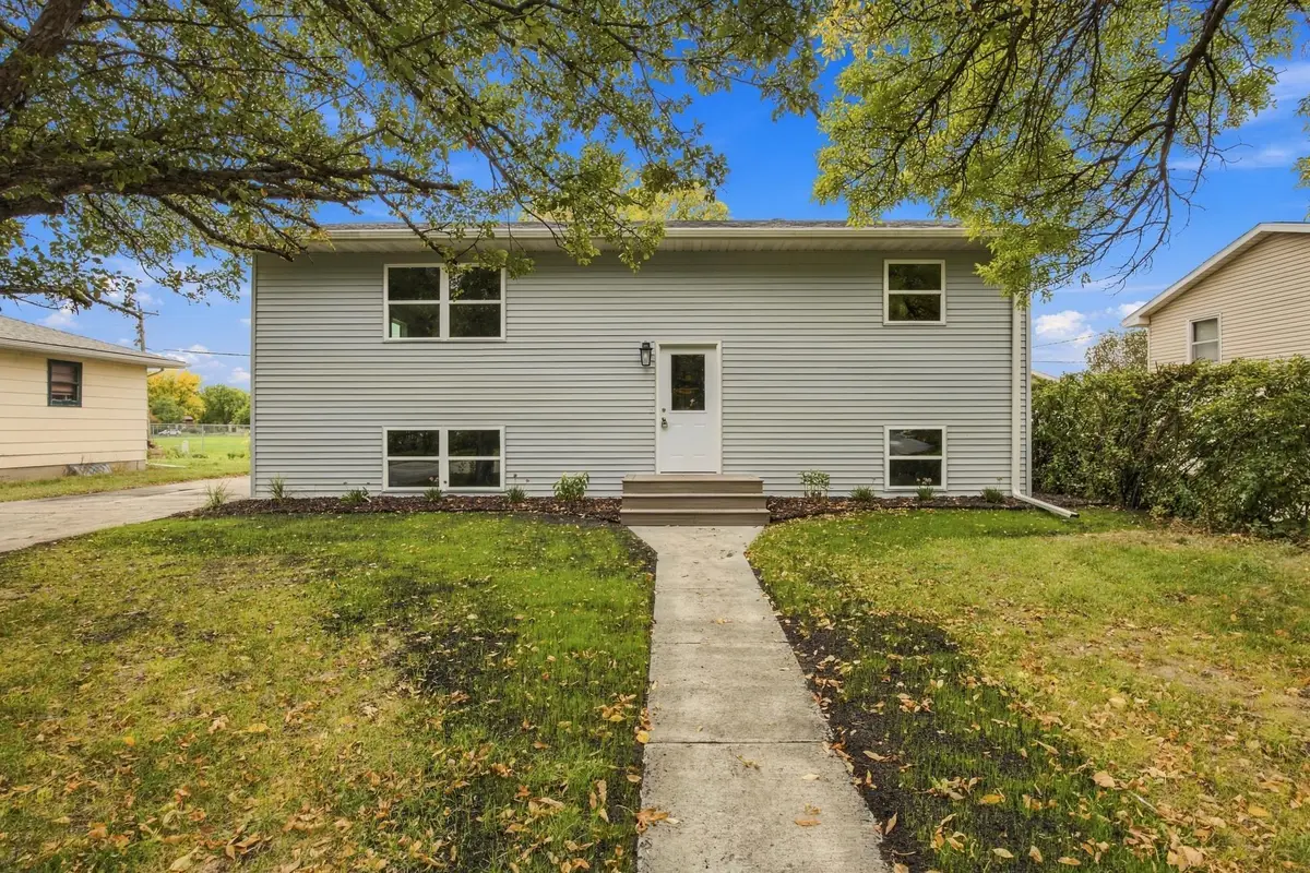 1729 17th Street S, Fargo, ND 58103 - #1