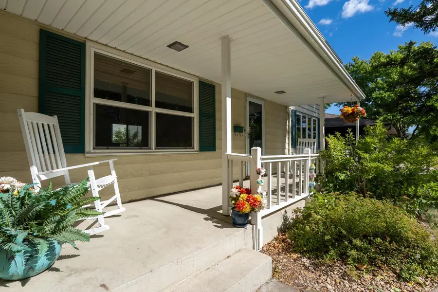 913 Park Drive S, Fargo, ND 58103 - #3