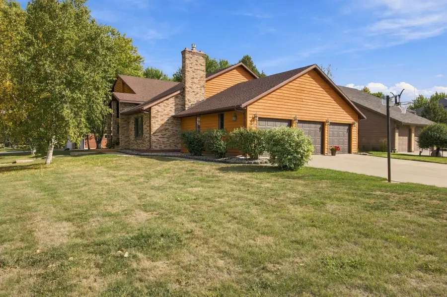 2802 28th Avenue S, Fargo, ND 58103 - #2