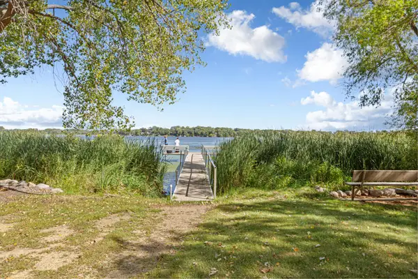 286 W Eagle Lake Drive, Maple Grove, MN 55369