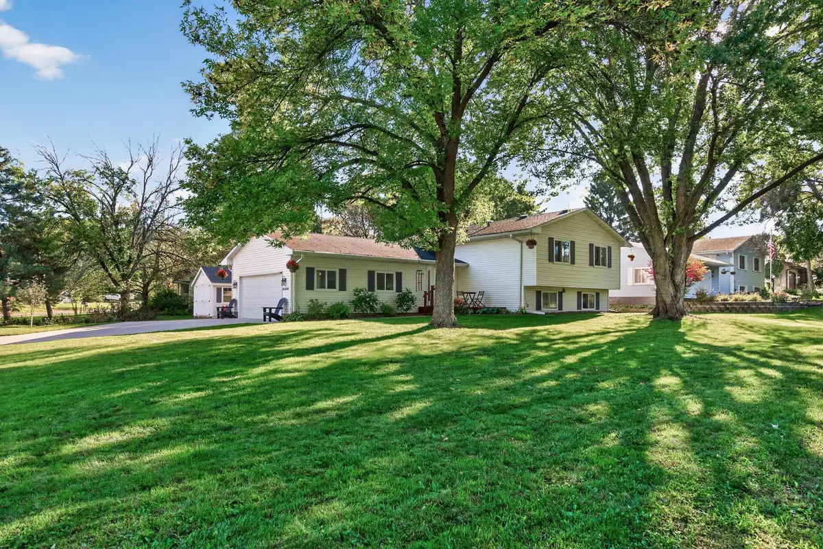 4270 Victoria Street N, Shoreview, MN 55126 - #1