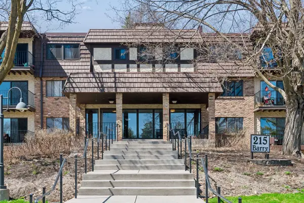 215 Barry Avenue S #202, Wayzata, MN 55391