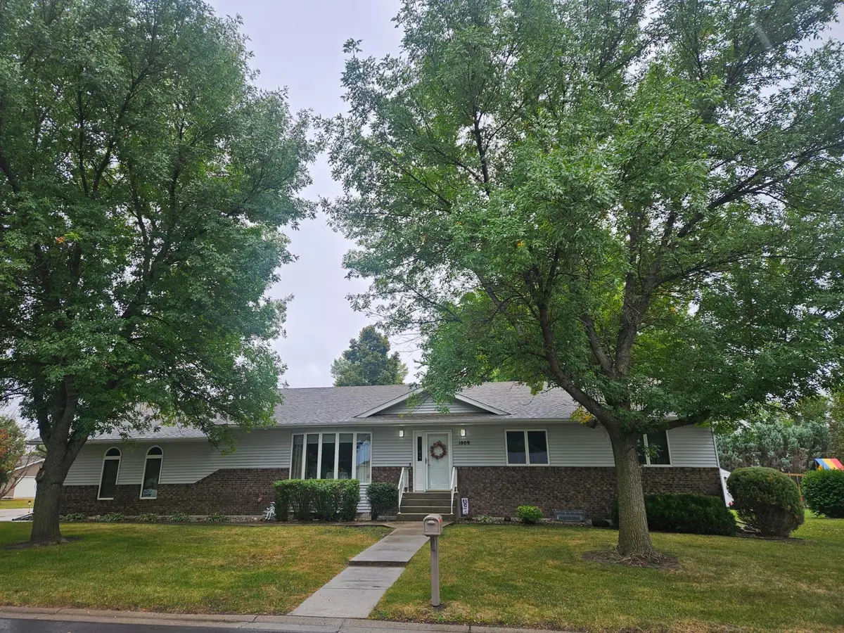 1409 6th Avenue N, Wahpeton, ND 58075 - #1
