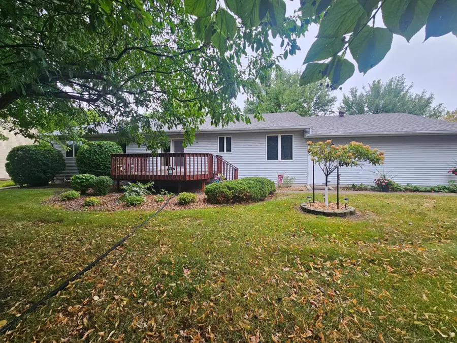 1409 6th Avenue N, Wahpeton, ND 58075 - #3