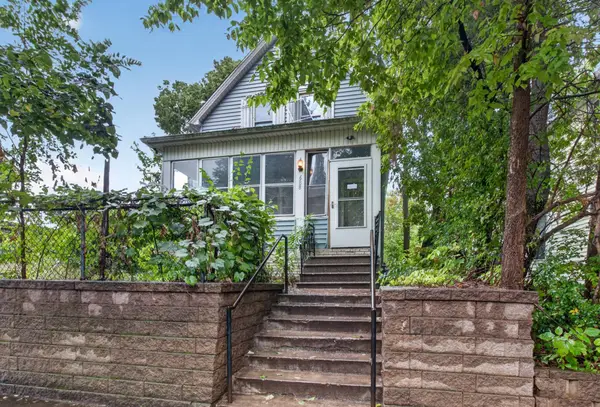 688 Magnolia Avenue E, Saint Paul, MN 55106