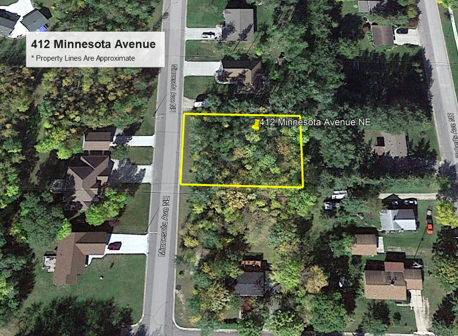 412 Minnesota Avenue Ne, Warroad, MN 56763 - #1